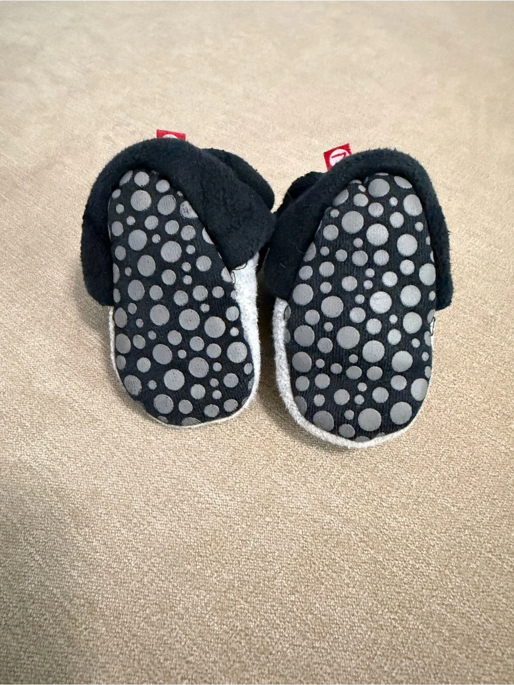 Zutano Black Baby Grip Booties with Gray Dot Soles